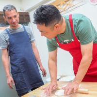 一番楽しそうなのは、おとうさん 手打ちうどん作り体験教室 2018年8月 20180811-7.jpg – イリコスキー製麺所