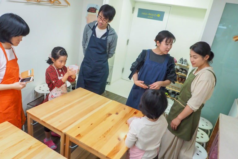 学生時代の友人たちが 手打ちうどん作り体験教室 2018年10月 20181021-1.jpg – イリコスキー製麺所