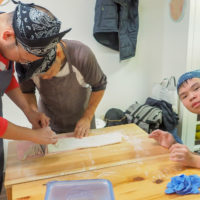 最初は借りてきた猫、でもすぐに 手打ちうどん作り体験教室 2018年10月 20181025-3.jpg – イリコスキー製麺所