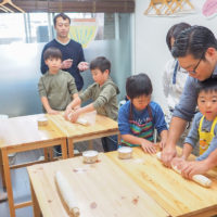 同級生の3家族で 手打ちうどん作り体験教室 2018年10月 20181027-4.jpg – イリコスキー製麺所