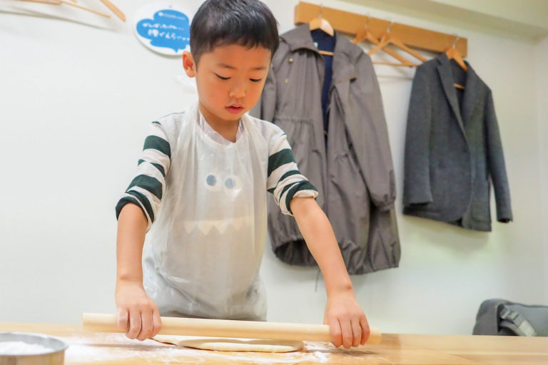 学生時代の友人たちが 手打ちうどん作り体験教室 2018年10月 20181029-3.jpg – イリコスキー製麺所