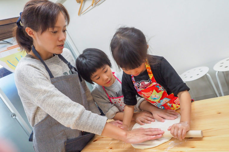 学生時代の友人たちが 手打ちうどん作り体験教室 2018年10月 20181103-2.jpg – イリコスキー製麺所