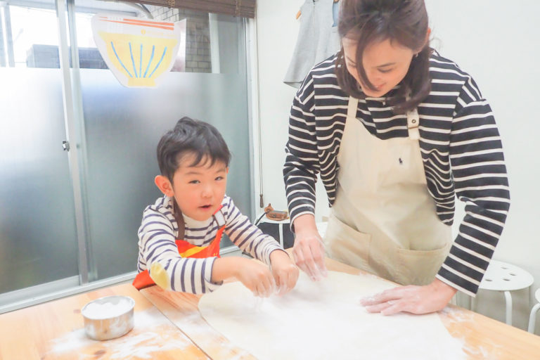 秋にも振替のお休み。 手打ちうどん作り体験教室 2018年11月 20181105-1.jpg – イリコスキー製麺所