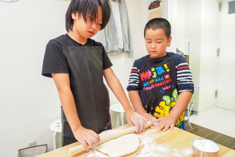 秋にも振替のお休み。 手打ちうどん作り体験教室 2018年11月 20181105-4.jpg – イリコスキー製麺所