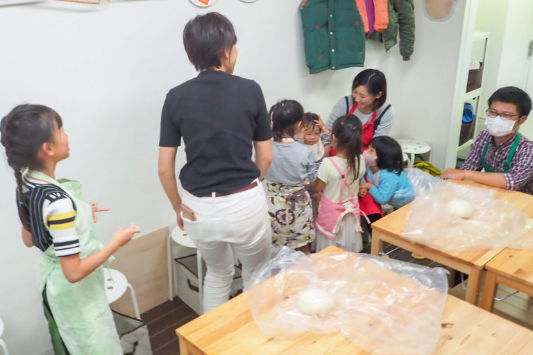 秋にも振替のお休み。 手打ちうどん作り体験教室 2018年11月 20181110-10.jpg – イリコスキー製麺所