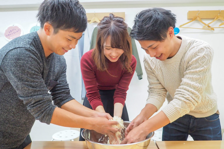 秋にも振替のお休み。 手打ちうどん作り体験教室 2018年11月 20181110-6.jpg – イリコスキー製麺所