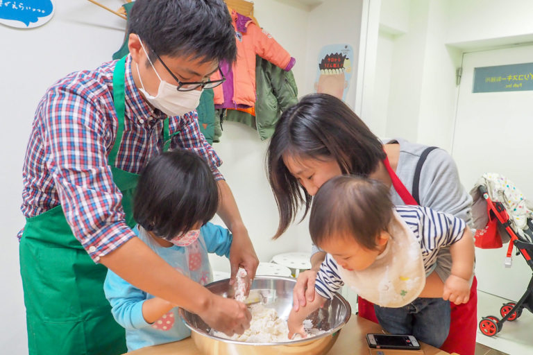 秋にも振替のお休み。 手打ちうどん作り体験教室 2018年11月 20181110-9.jpg – イリコスキー製麺所