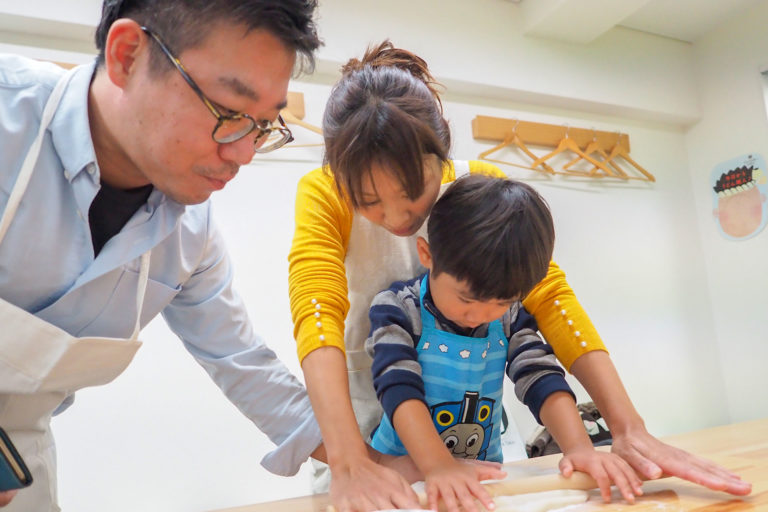 秋にも振替のお休み。 手打ちうどん作り体験教室 2018年11月 20181117-4-1.jpg – イリコスキー製麺所