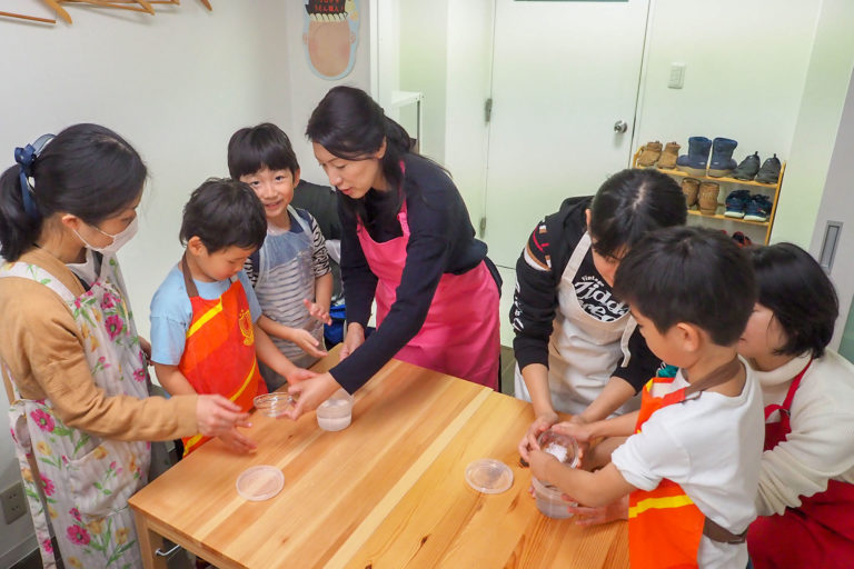 秋にも振替のお休み。 手打ちうどん作り体験教室 2018年11月 20181123-2.jpg – イリコスキー製麺所