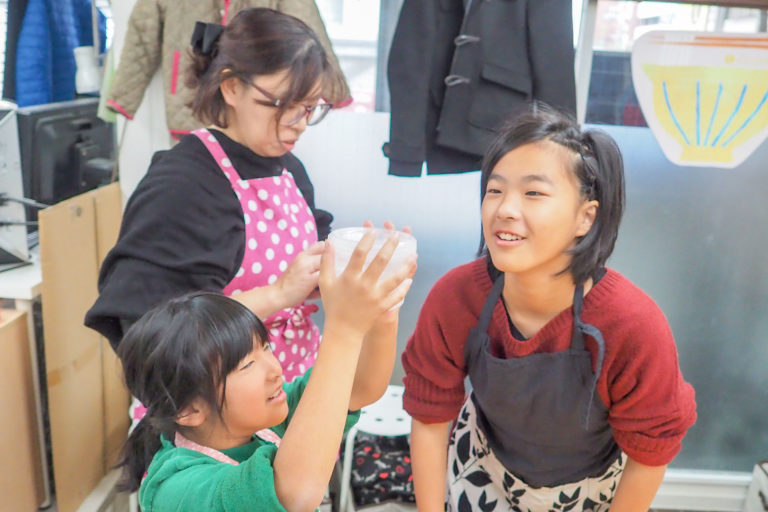 秋にも振替のお休み。 手打ちうどん作り体験教室 2018年11月 20181125-2.jpg – イリコスキー製麺所
