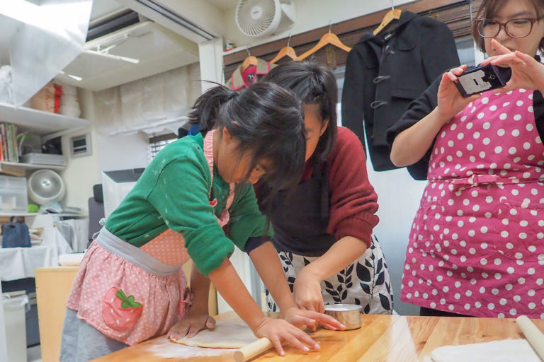 秋にも振替のお休み。 手打ちうどん作り体験教室 2018年11月 20181125-3.jpg – イリコスキー製麺所