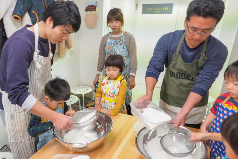 秋にも振替のお休み。 手打ちうどん作り体験教室 2018年11月 20181201-1.jpg – イリコスキー製麺所