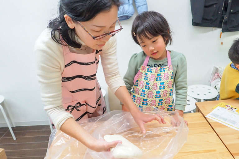 秋にも振替のお休み。 手打ちうどん作り体験教室 2018年11月 20181201-4.jpg – イリコスキー製麺所