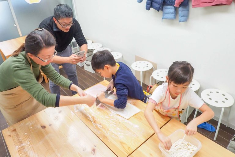 Hawaiians’ and babies’ day! 手打ちうどん作り体験教室 2018年12月 20181211-4.jpg – イリコスキー製麺所