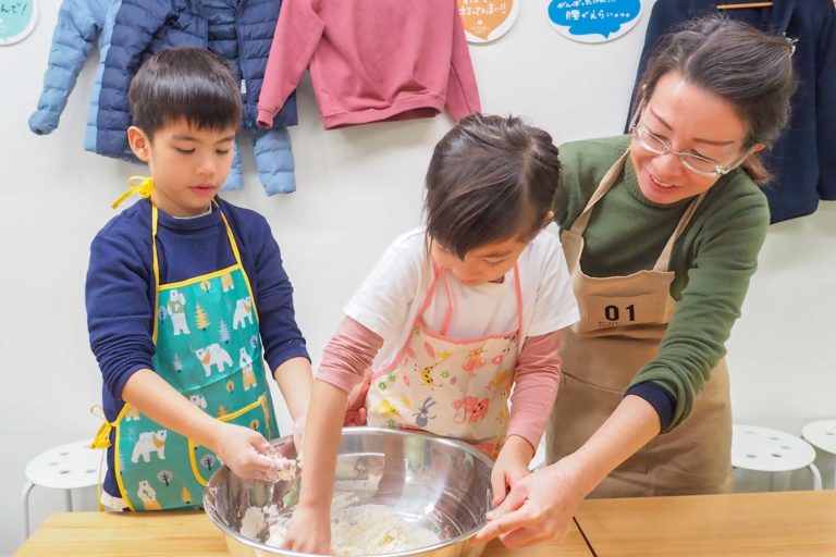 Hawaiians’ and babies’ day! 手打ちうどん作り体験教室 2018年12月 20181211-5-1.jpg – イリコスキー製麺所