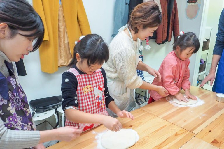 Hawaiians’ and babies’ day! 手打ちうどん作り体験教室 2018年12月 20181215-1.jpg – イリコスキー製麺所