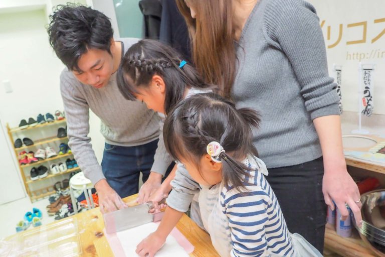 Hawaiians’ and babies’ day! 手打ちうどん作り体験教室 2018年12月 20181216-11.jpg – イリコスキー製麺所
