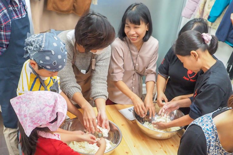 Hawaiians’ and babies’ day! 手打ちうどん作り体験教室 2018年12月 20181216-5.jpg – イリコスキー製麺所