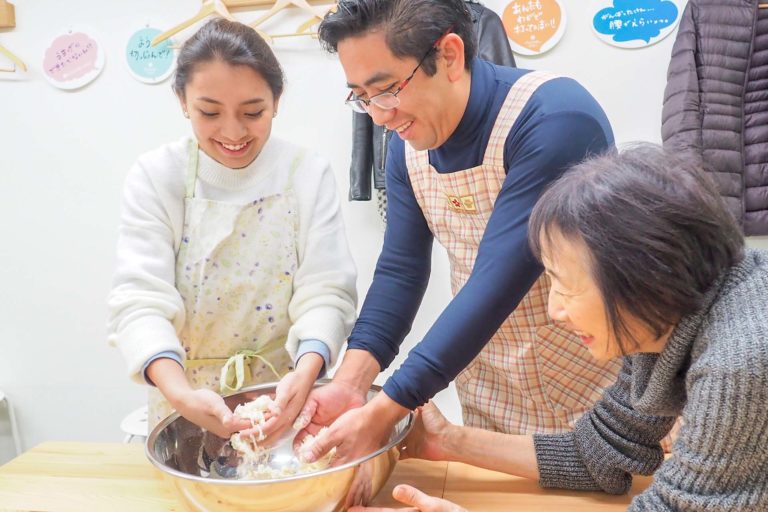Hawaiians’ and babies’ day! 手打ちうどん作り体験教室 2018年12月 20181220-1.jpg – イリコスキー製麺所