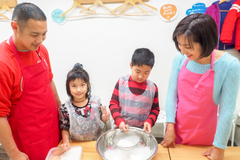 Hawaiians’ and babies’ day! 手打ちうどん作り体験教室 2018年12月 20181222-6.jpg – イリコスキー製麺所