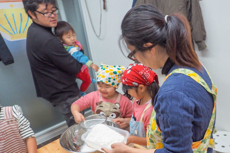 Hawaiians’ and babies’ day! 手打ちうどん作り体験教室 2018年12月 20181223-1.jpg – イリコスキー製麺所