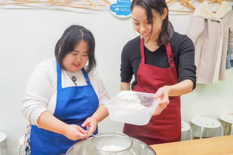 Hawaiians’ and babies’ day! 手打ちうどん作り体験教室 2018年12月 20181223-10.jpg – イリコスキー製麺所