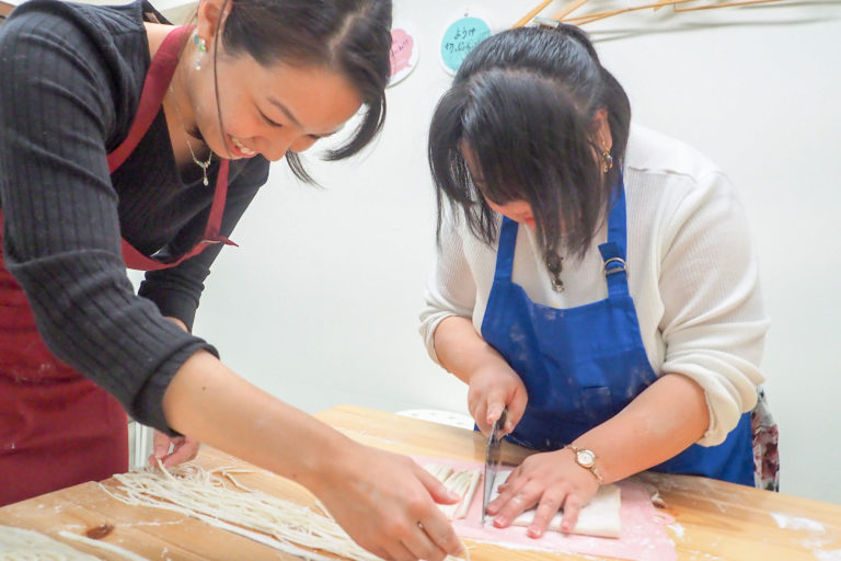 Hawaiians’ and babies’ day! 手打ちうどん作り体験教室 2018年12月 20181223-11.jpg – イリコスキー製麺所