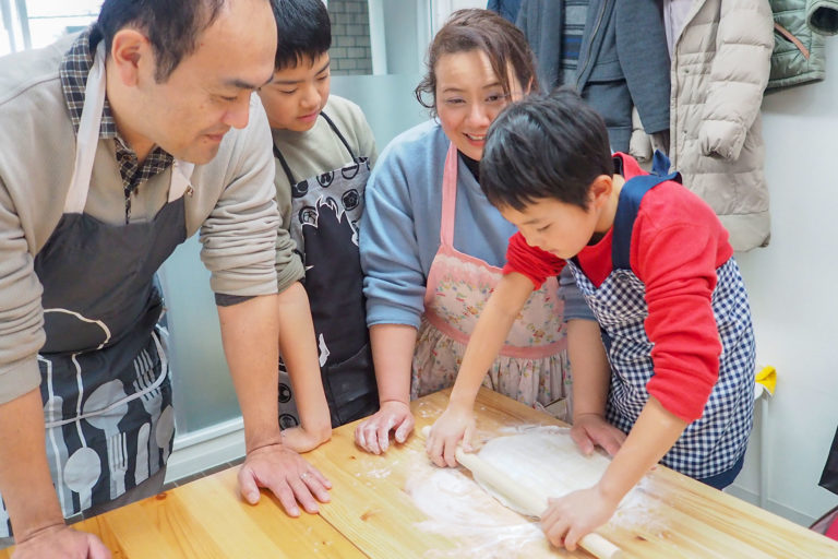Hawaiians’ and babies’ day! 手打ちうどん作り体験教室 2018年12月 20181224-3.jpg – イリコスキー製麺所