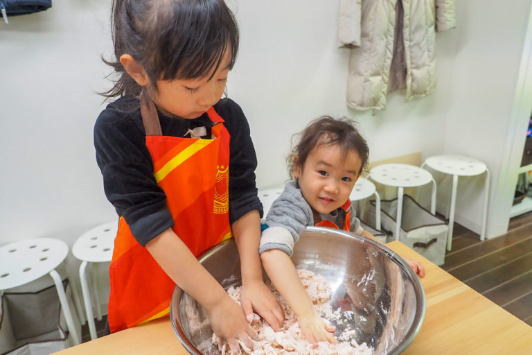お塩、とけた～？ 手打ちうどん作り体験教室 2018年12月 20181226-3.jpg – イリコスキー製麺所