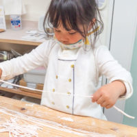 キミ、お顔まっ白やで！ 手打ちうどん作り体験教室 2018年12月 20181227-4.jpg – イリコスキー製麺所