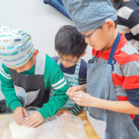 冬休み、お父さまのご参加も増えてきました 手打ちうどん作り体験教室 2018年12月 20181229-7.jpg – イリコスキー製麺所