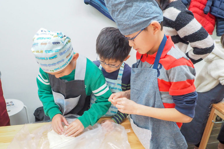 お塩、とけた～？ 手打ちうどん作り体験教室 2018年12月 20181229-7.jpg – イリコスキー製麺所