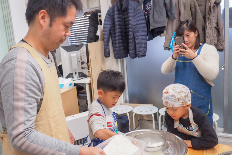 お塩、とけた～？ 手打ちうどん作り体験教室 2018年12月 20181230-2.jpg – イリコスキー製麺所