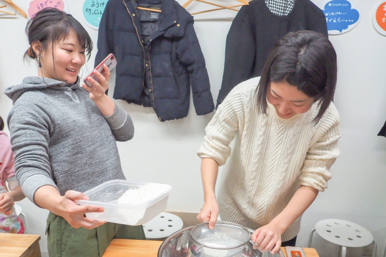 お塩、とけた～？ 手打ちうどん作り体験教室 2018年12月 20190104-2.jpg – イリコスキー製麺所