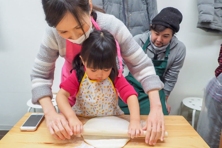 お塩、とけた～？ 手打ちうどん作り体験教室 2018年12月 20190105-1.jpg – イリコスキー製麺所