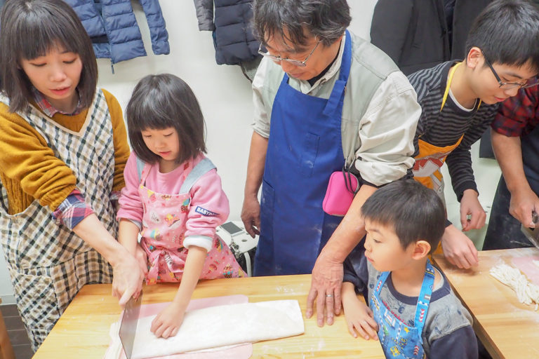冬休み明けの土曜日はゆったりと 手打ちうどん作り体験教室 2019年1月 20190114-1.jpg – イリコスキー製麺所