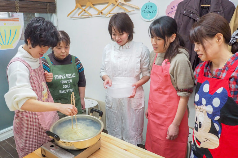 冬休み明けの土曜日はゆったりと 手打ちうどん作り体験教室 2019年1月 20190122-1.jpg – イリコスキー製麺所