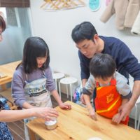 3人お揃い？ 手打ちうどん作り体験教室 2019年2月 20190202-3.jpg – イリコスキー製麺所