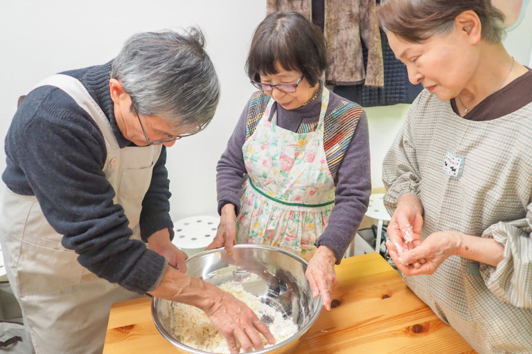 シニアCITYカレッジのみなさま 手打ちうどん作り体験教室 2019年2月 20190213-2.jpg – イリコスキー製麺所