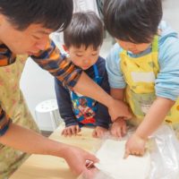 赤ちゃんがいらっしゃると、さらになごみます 手打ちうどん作り体験教室 2019年3月 20190303-2.jpg – イリコスキー製麺所