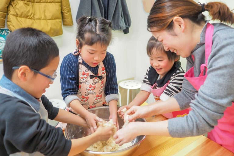 シニアCITYカレッジのみなさま 手打ちうどん作り体験教室 2019年2月 20190317-3.jpg – イリコスキー製麺所