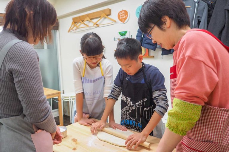 卒業式シーズン！ 手打ちうどん作り体験教室 2019年3月 20190318-3.jpg – イリコスキー製麺所