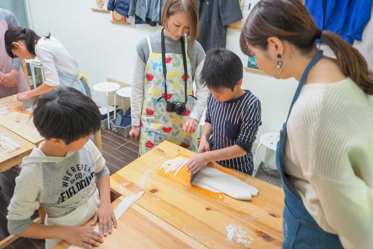 卒業式シーズン！ 手打ちうどん作り体験教室 2019年3月 20190318-4.jpg – イリコスキー製麺所