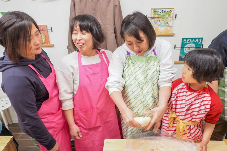 卒業式シーズン！ 手打ちうどん作り体験教室 2019年3月 20190321-3.jpg – イリコスキー製麺所