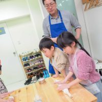 難しいときは、ママの出番です 手打ちうどん作り体験教室 2019年3月 20190321-4.jpg – イリコスキー製麺所