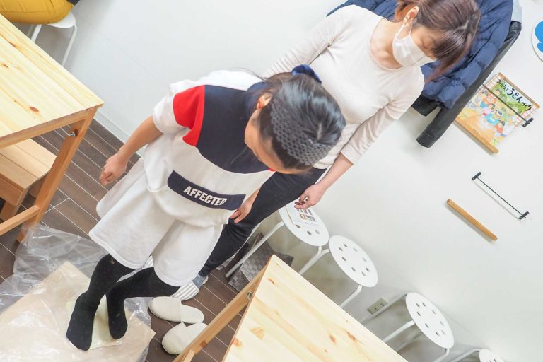 卒業式シーズン！ 手打ちうどん作り体験教室 2019年3月 20190321-7.jpg – イリコスキー製麺所