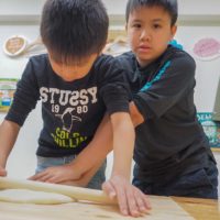 海外からの仲良しご家族 手打ちうどん作り体験教室 2019年4月 20190419-2.jpg – イリコスキー製麺所