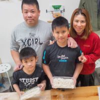 海外からの仲良しご家族 手打ちうどん作り体験教室 2019年4月 20190419-3.jpg – イリコスキー製麺所