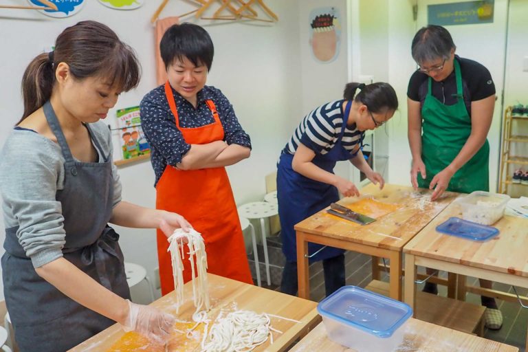 卒業式シーズン！ 手打ちうどん作り体験教室 2019年3月 20190509.jpg – イリコスキー製麺所