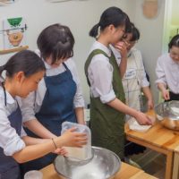 修学旅行の生徒さんたち 手打ちうどん作り体験教室 2019年5月 20190513-2.jpg – イリコスキー製麺所